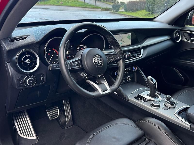 Usado Alfa Romeo Stelvio Sprint 160 HP (117 kW) 2021 Vermelho SUV