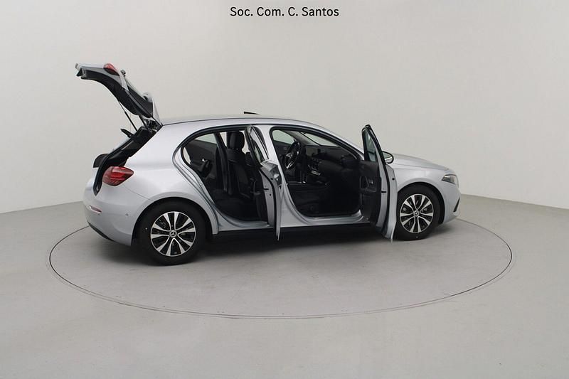 Usado Mercedes A180 Advanced 116 HP (85 kW) 2025 Cinza Sedan
