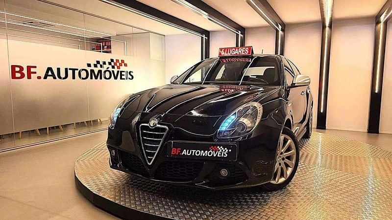 Preto Usado 2012 Alfa Romeo Giulietta Exclusive Citadino | € 7.900 (Preço justo) - Imagem 1/4