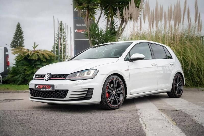Branco Usado 2014 VW Golf VII Edition Citadino | € 21.900 (Preço justo) - Imagem 1/4