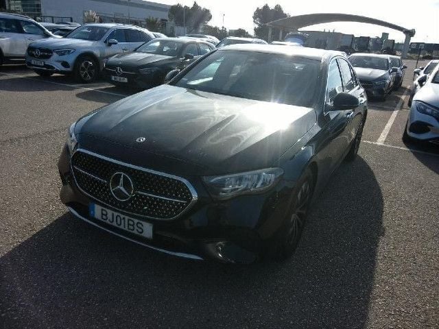Preto Usado 2024 Mercedes E220 Avantgarde Sedan | € 56.900 (Preço justo) - Imagem 1/4