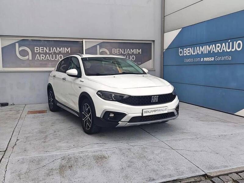 Branco Usado 2022 Fiat Tipo Cross Citadino | € 19.900 (Preço elevado) - Imagem 1/4