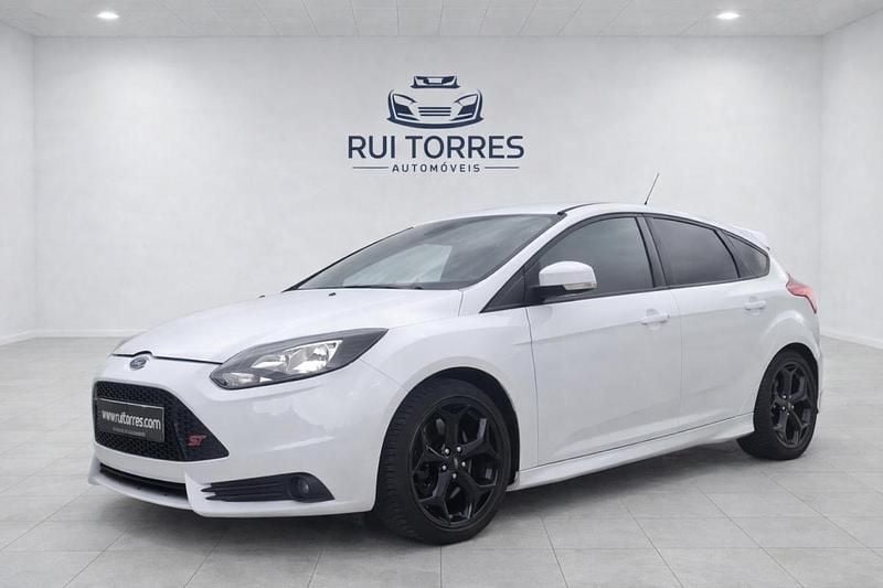 Usado Ford Focus ST 250 HP (183 kW) 2013 Branco Coupé