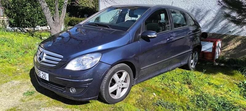 Usado Mercedes B180 109 HP (80 kW) 2006 Azul Monovolume