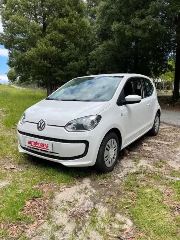 Branco Usado 2015 VW up! Move Citadino | € 9.990 (Caro) - Imagem 1/4
