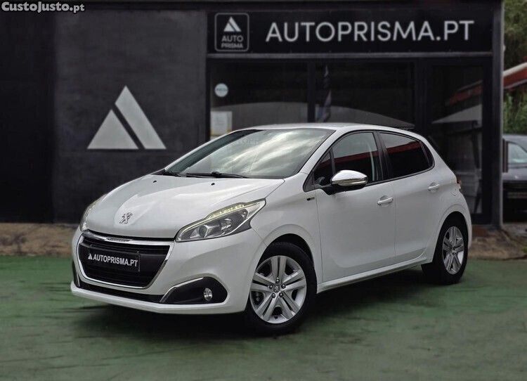 Branco Usado 2016 Peugeot 208 Style Citadino | € 10.900 (Preço justo) - Imagem 1/1