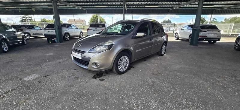 Usado Renault Clio IV 85 HP (62 kW) 2015 Cinzento Sedan