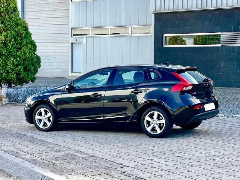 Preto Usado 2017 Volvo V40 | € 12.500 (Preço justo) - Imagem 1/4