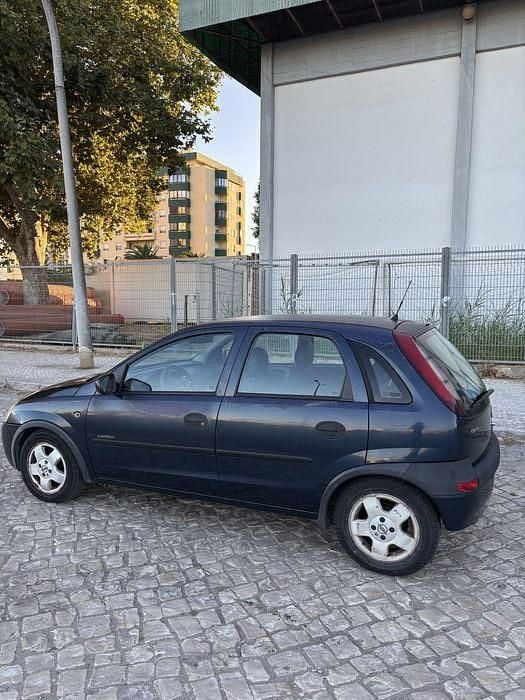 Usado 2001 Opel Corsa Sedan | € 1.900 (Bom preço) - Imagem 1/4