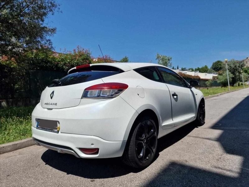 Branco Usado 2015 Renault Mégane Coupé Coupé | € 13.000 - Imagem 1/4