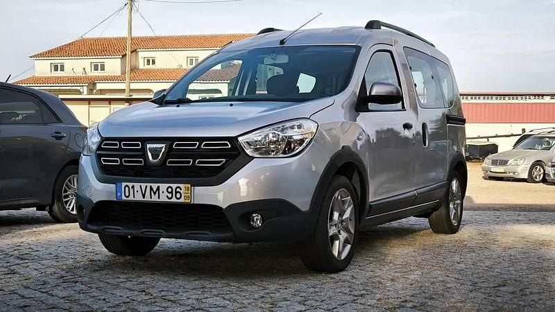 Cinzento Usado 2018 Dacia Dokker Stepway Van | € 10.950 - Imagem 1/4