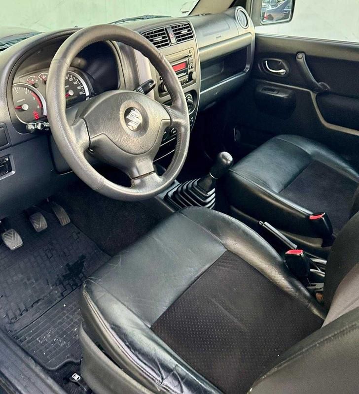 Usado Suzuki Jimny 86 HP (63 kW) 2008 Preto SUV