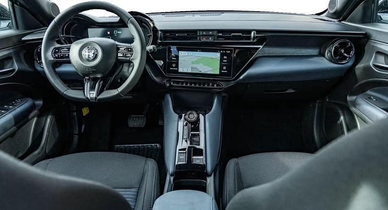 Usado Alfa Romeo Junior 114 kW (156 HP) 2025 Cinza SUV