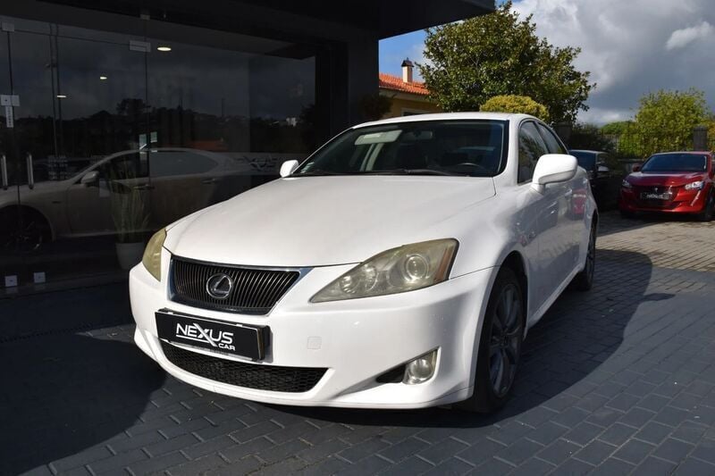 Branco Usado 2008 Lexus IS220 Sedan | € 7.999 - Imagem 1/4