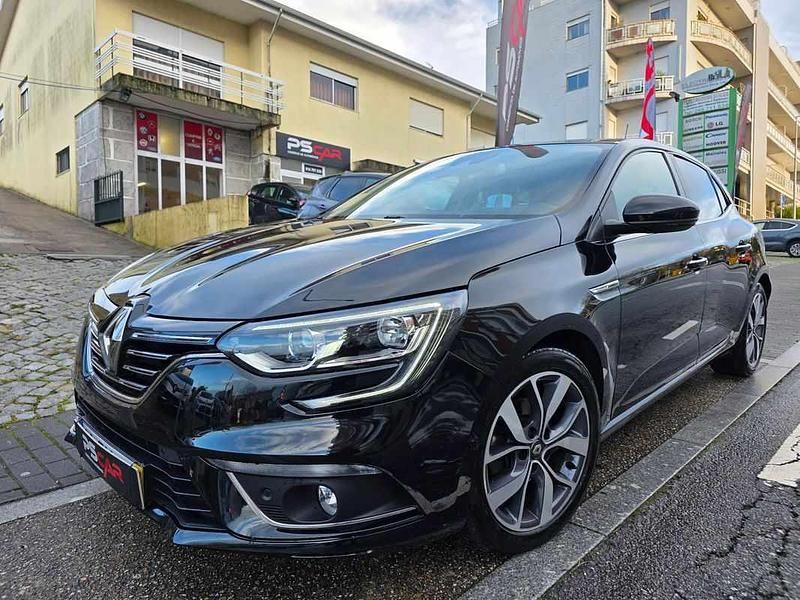 Usado Renault Mégane IV 130 HP (95 kW) 2017 Preto