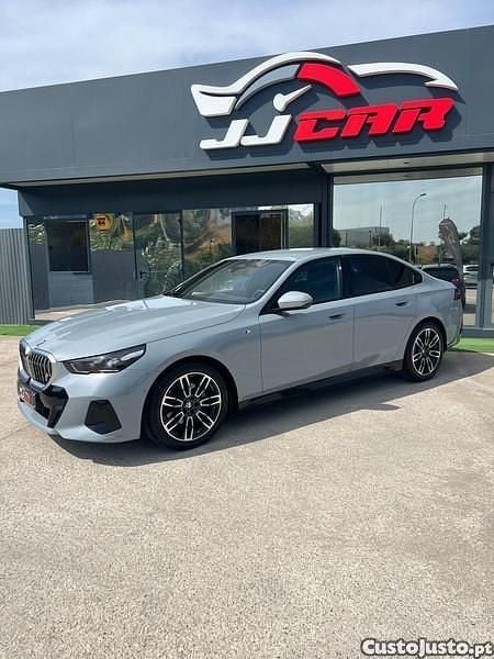 Cinza Usado 2024 BMW 520 Sedan | € 54.850 (Caro) - Imagem 1/1