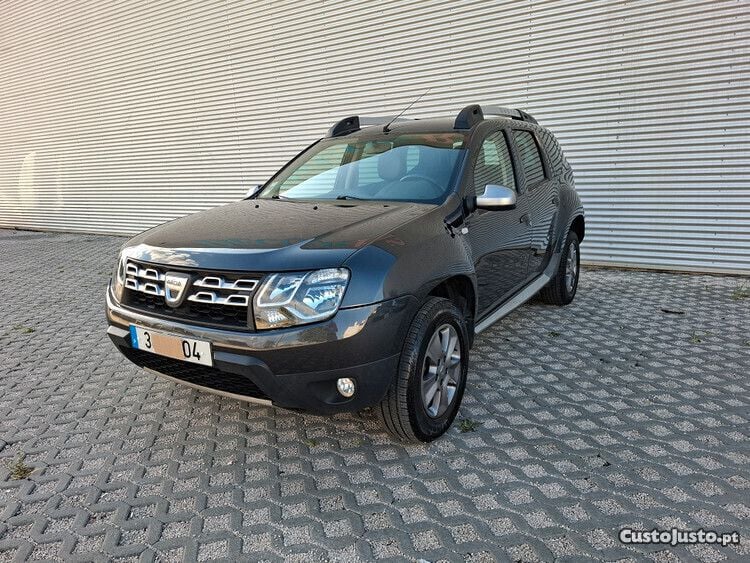 Usado Dacia Duster 110 HP (80 kW) 2015 Cinza SUV