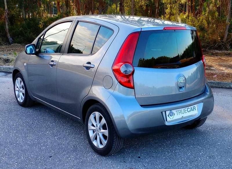 Usado Opel Agila Enjoy 94 HP (69 kW) 2014 Castanho Citadino