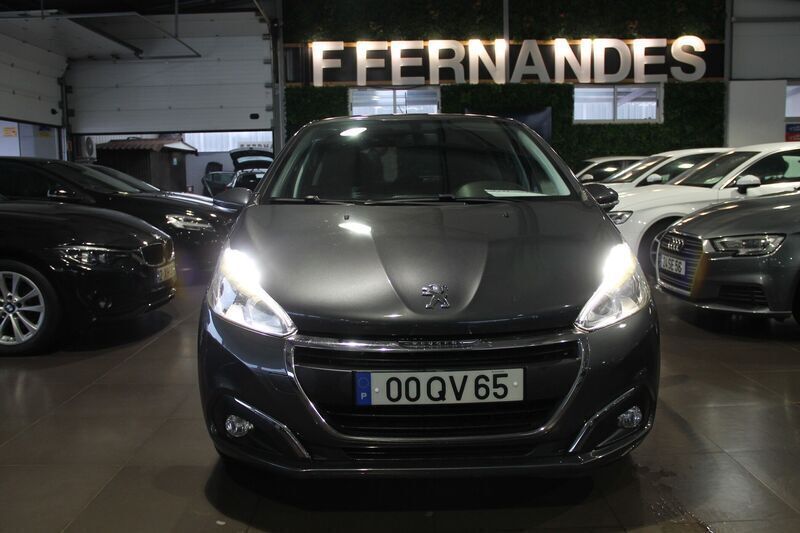 Antracite Usado 2016 Peugeot 208 Allure Citadino | € 11.000 (Preço justo) - Imagem 1/4