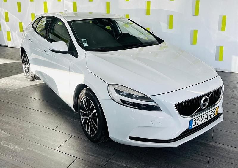 Branco Usado 2019 Volvo V40 Carrinha | € 16.900 (Preço justo) - Imagem 1/4