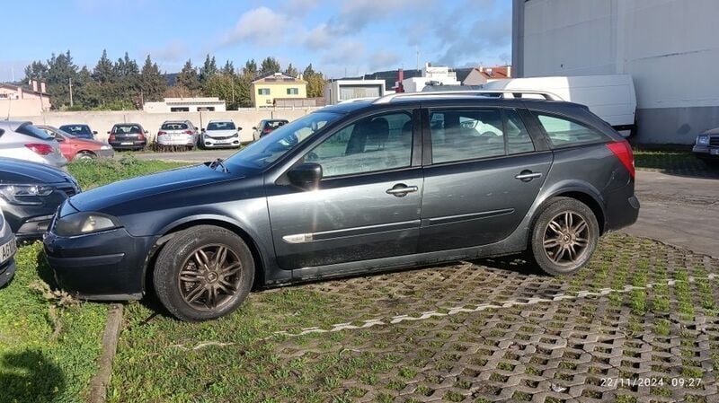 Usado 2005 Renault Laguna II Sedan | € 2.200 - Imagem 1/4