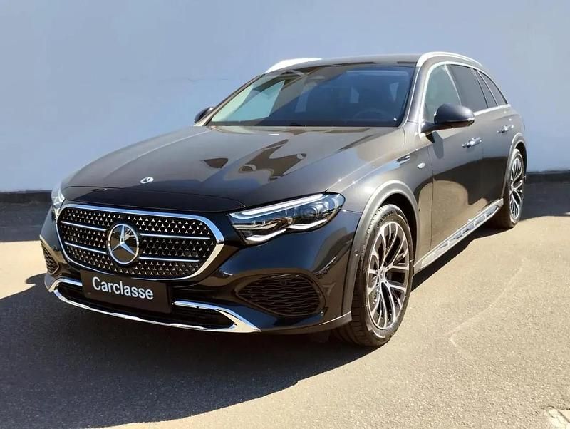 Cinza graphite Usado 2024 Mercedes E300 Avantgarde Carrinha | € 75.500 - Imagem 1/4