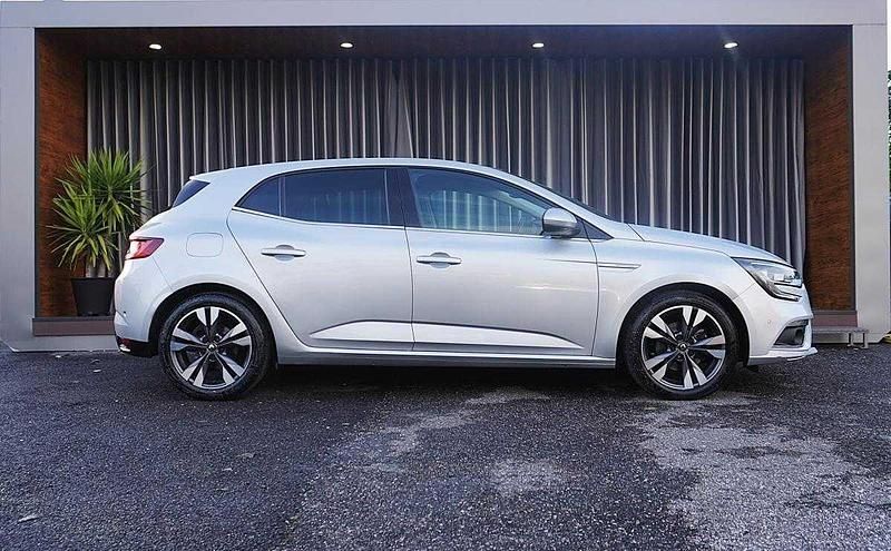 Usado Renault Mégane IV 115 HP (84 kW) 2020 Cinzento