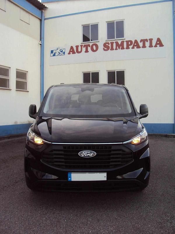 Usado Ford Tourneo Custom 136 HP (100 kW) 2024 Preto Van