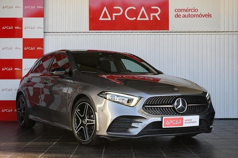 Cinza Usado 2021 Mercedes A180 AMG line | € 28.750 - Imagem 1/4