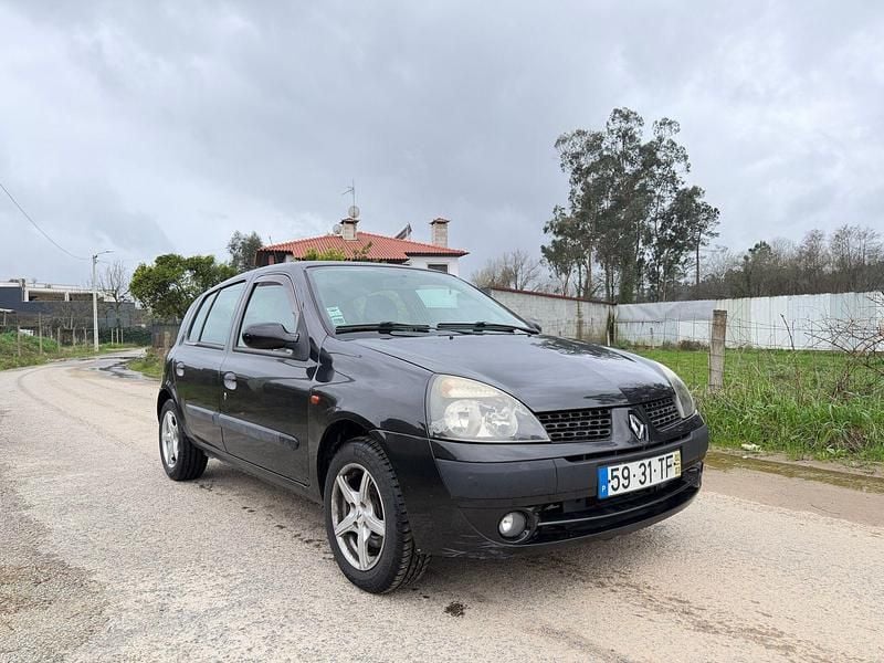 Usado Renault Clio II 75 HP (55 kW) 2002 Preto Citadino