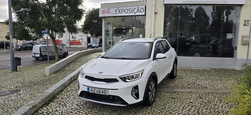 Branco Usado 2021 Kia Stonic SUV | € 14.250 (Preço justo) - Imagem 1/4