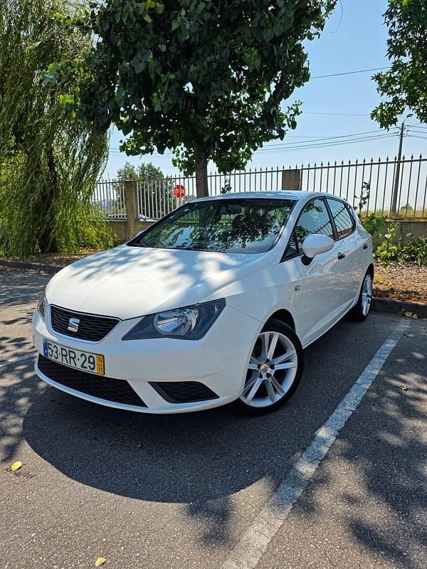 Branco Usado 2014 Seat Ibiza Reference | € 7.950 (Preço justo) - Imagem 1/4