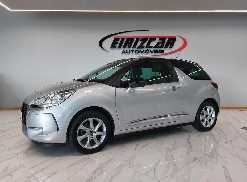 Usado DS Automobiles DS3 Crossback Be Chic 110 HP (80 kW) 2018 Cinzento SUV