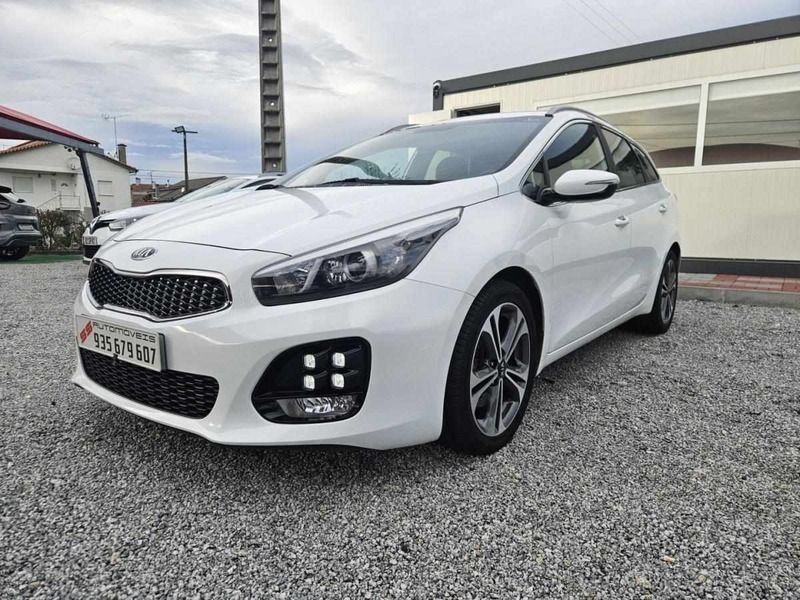 Branco Usado 2017 Kia Ceed Sportswagon GT-Line Carrinha | € 14.500 (Preço justo) - Imagem 1/4