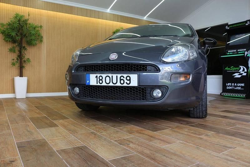 Usado Fiat Punto Evo 85 HP (62 kW) 2014 Cinzento Citadino