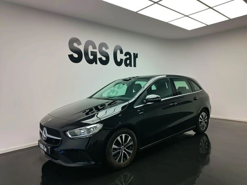 Preto Usado 2024 Mercedes B200 Monovolume | € 39.000 - Imagem 1/4