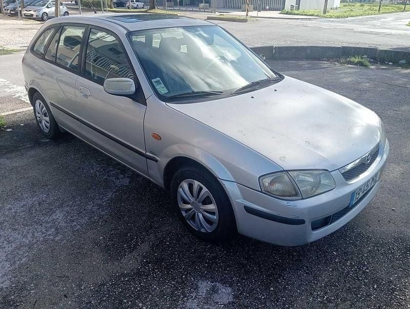 Usado 1998 Mazda 323F Sedan | € 1.250 - Imagem 1/4