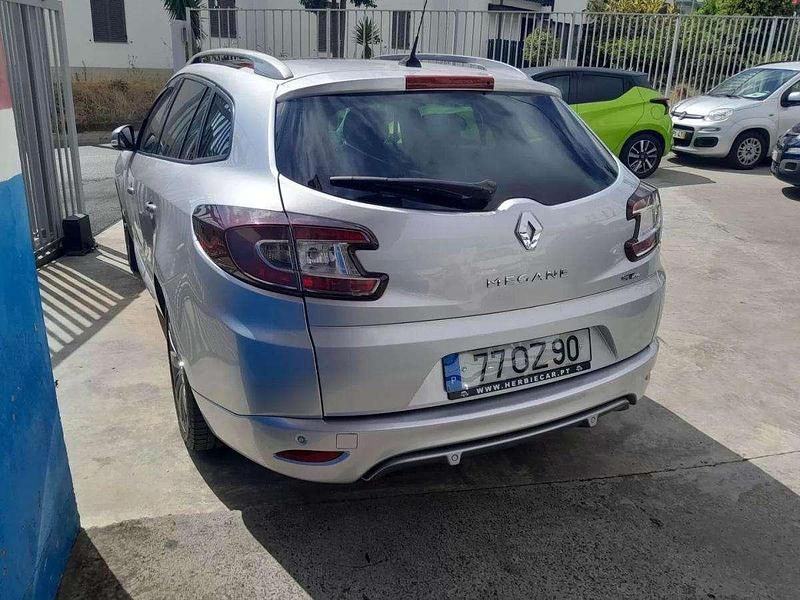Usado Renault Mégane III 110 HP (80 kW) 2011 Cinzento Carrinha