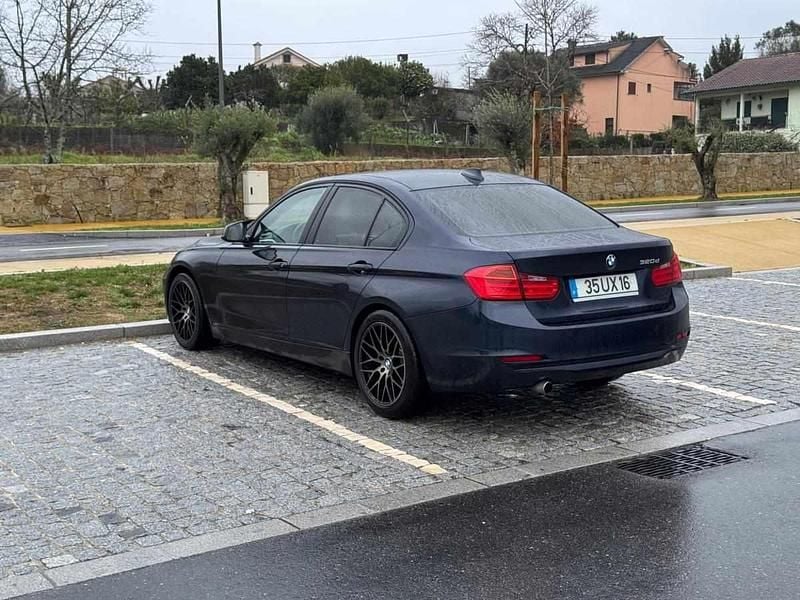 Usado BMW 320 Efficient Dynamics 163 HP (119 kW) 2013 Azul Sedan