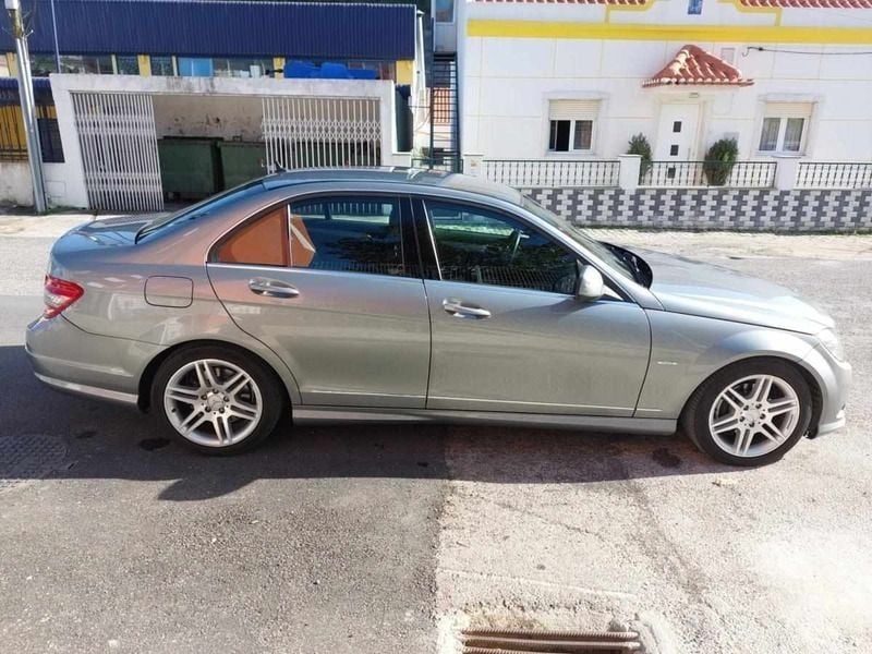 Cinzento Usado 2008 Mercedes C220 Sedan | € 11.500 (Preço justo) - Imagem 1/4