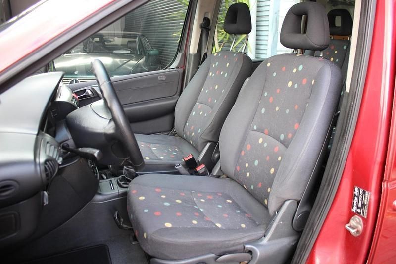 Usado Mercedes Vaneo 91 HP (66 kW) 2002 Vermelho Monovolume