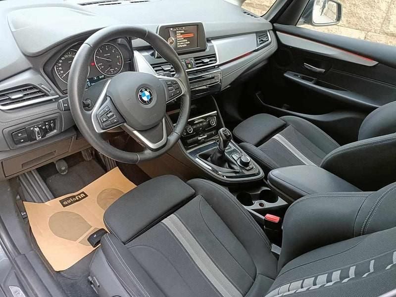 Usado BMW 216 Sport Line 116 HP (85 kW) 2017 Cinzento Carrinha