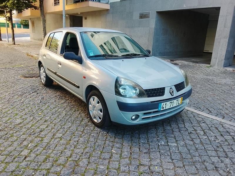 Usado 2002 Renault Clio II Sedan | € 1.450 - Imagem 1/4