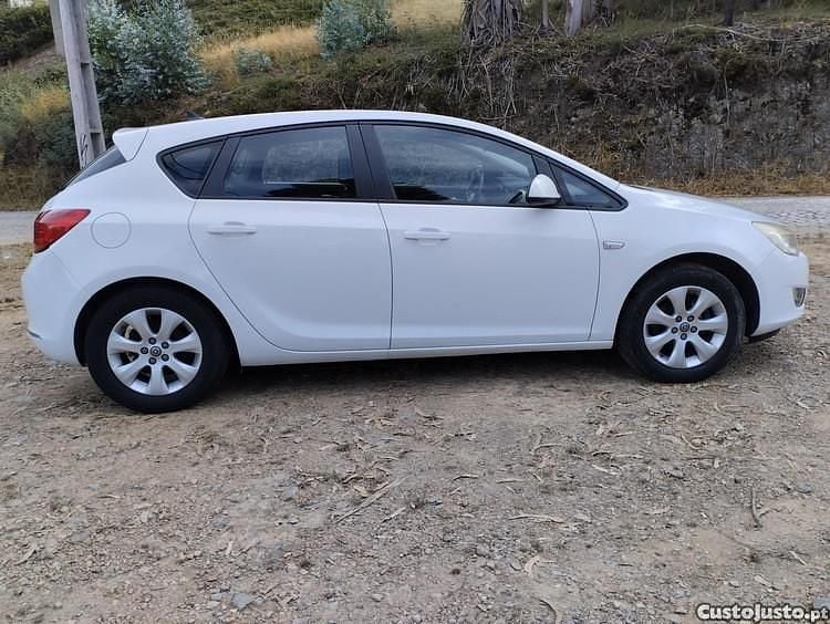 Branco Usado 2015 Opel Astra Selection Citadino | € 8.750 (Preço justo) - Imagem 1/1