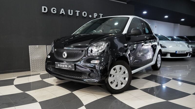 Preto Usado 2017 Smart ForFour Basis Citadino | € 10.490 (Preço justo) - Imagem 1/4