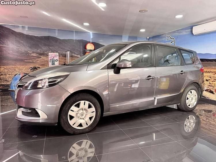 Usado Renault Grand Scénic III Expression 110 HP (80 kW) 2014 Cinza Monovolume