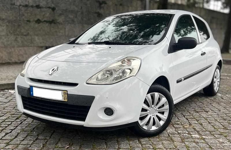 Usado Renault Clio II 68 HP (50 kW) 2009 Branco Citadino