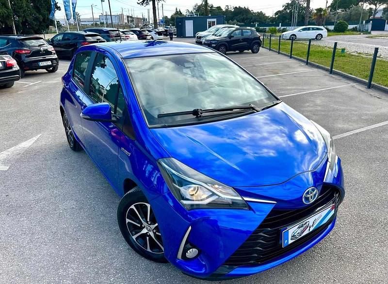 Azul Usado 2018 Toyota Yaris Hybrid Active | € 16.990 (Preço justo) - Imagem 1/4