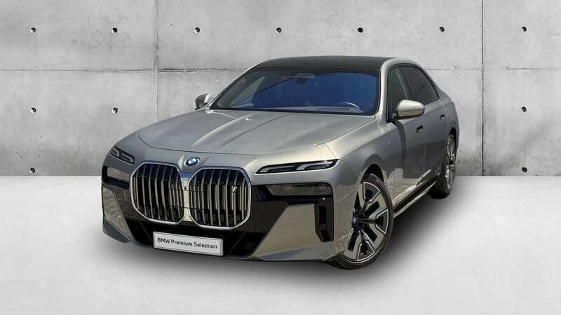 Cinza oxide metalizada cortinas dos vidros laterais traseiros Usado 2023 BMW i7 Comfort Edition Sedan | € 172.700 - Imagem 1/4