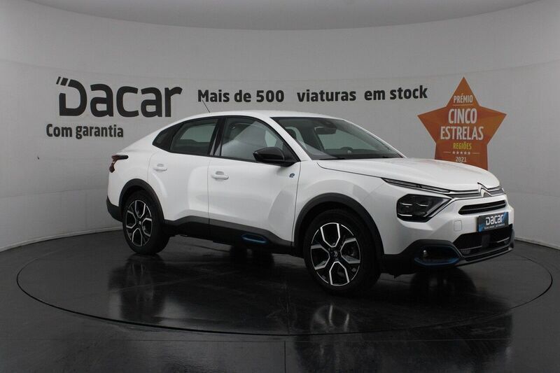 Preto Usado 2023 Citroën e-C4 Feel Sedan | € 26.999 (Preço justo) - Imagem 1/4